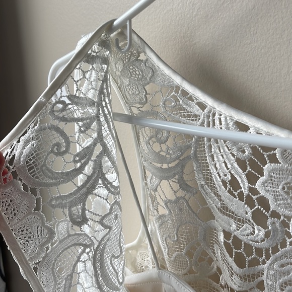 Wedding dress - Picture 10 of 16